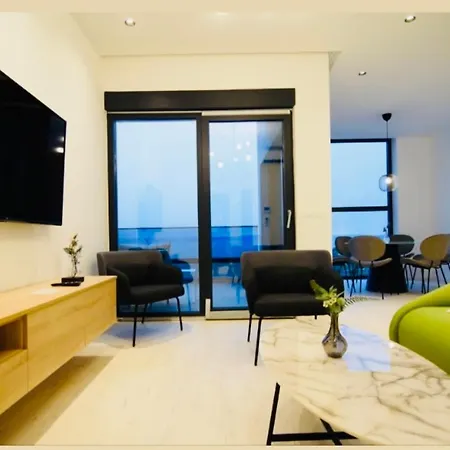 Balmis House A Макарська