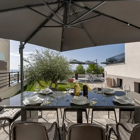 Balmis House A מאקרסקה